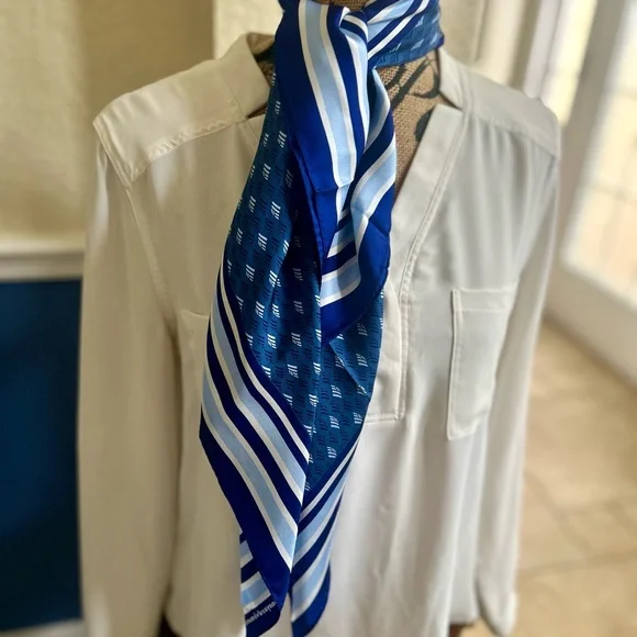 Vineyard Vines 100% Silk Navy & White Scarf - Picture 12 of 16